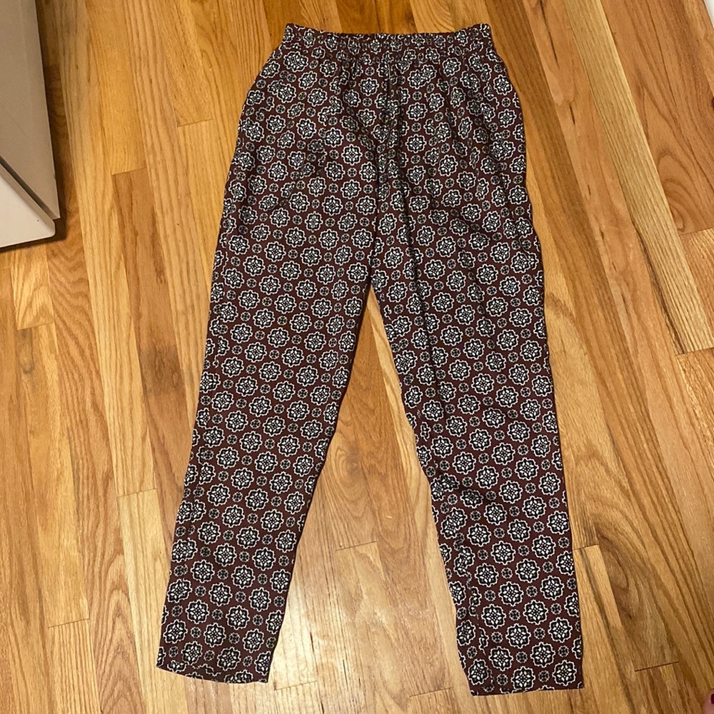 Silk material printed pant in great condition!